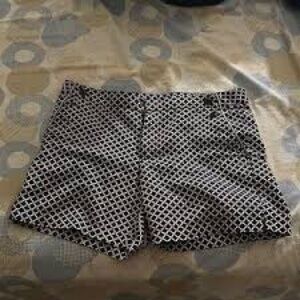 Tommy Hilfiger Blue and White Patterned Women's Shorts size 6